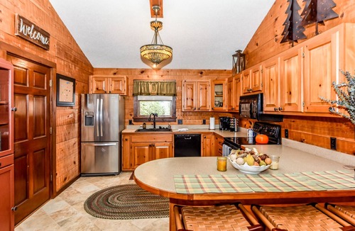 Townsend Cottage | ADVENTURE AWAITS a cozy mountain cottage with carport, WiFi, & FREE POOL ACCESS