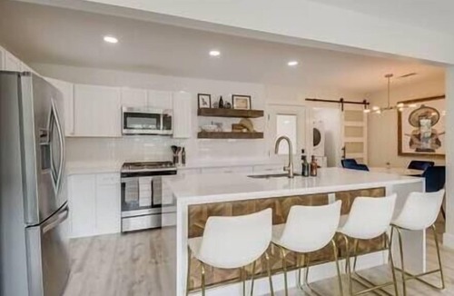Terrell Heights House | Alamo Heights Cottage-Patio-Grill-Pets OK-8 Guests