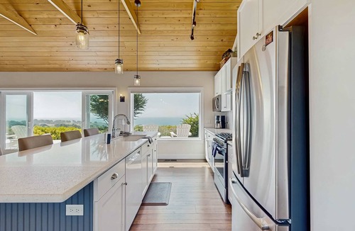 Albion House | Albion Ridge Overlook - Luxury & Modern