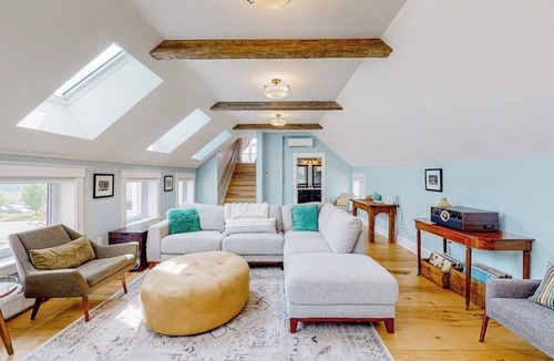 Waterbury Center Apartment | All-season escape in a vintage farmhouse with updated interior & on-site hot tub