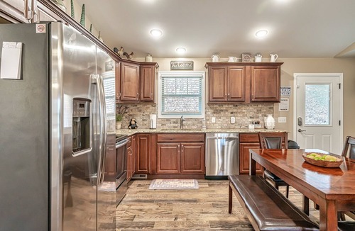 Maryville House | Allegheny Falls Mountain Escape-Maryville TN- All One Level !