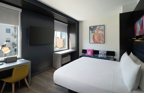 Central Sarasota Hotel | Aloft by Marriott Sarasota