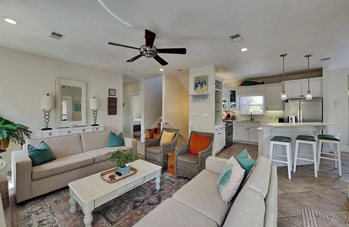 Lakeside at Blue Mountain Beach House | Aloha Sandy Bay | Luxe Home Near Beach + 6 Bicycles
