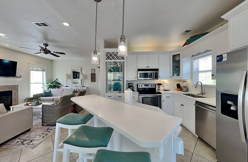 Lakeside at Blue Mountain Beach House | Aloha Sandy Bay | Luxe Home Near Beach + 6 Bicycles