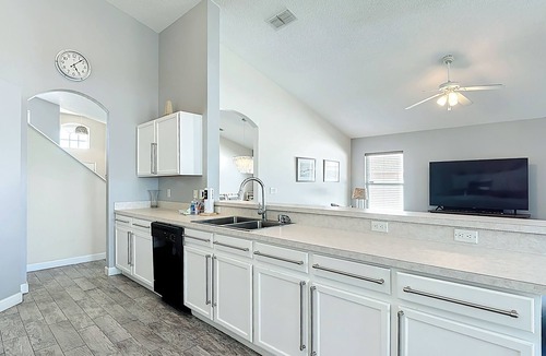 Davenport House | ALWAYS FREE POOL AND SPA HEAT - Disney fireworks from pool/spa, Orange grove