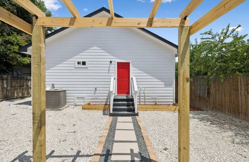 Eastside Promise Neighborhood House | Amazing house close to downtown , 5 beds and 3 bath