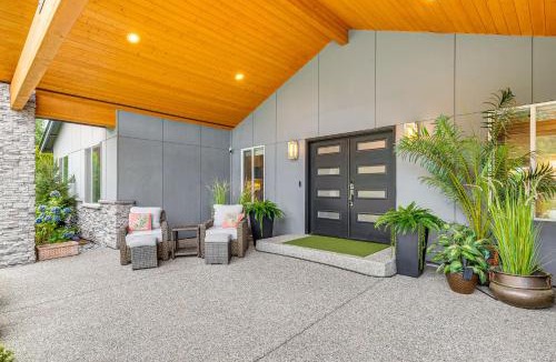 Silver Lake House | Amazing Outdoor Space! Everett Escape w/Hot Tub