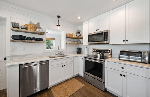 Holmes Beach House | Anna Maria Island!1 Block to the Beach. Private Home with Heated Pool.