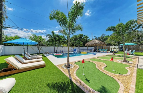 Bradenton House | AnnaMariaIsland-2KingSuites-SLEEPS 18-Pickleball-hottub-Arcadea-HtdPOOL- FirePit