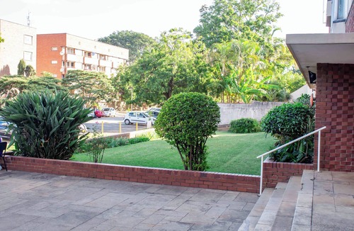 Harare Apartment | Apartment Sleeps 4, 2 Baths, Free Parking