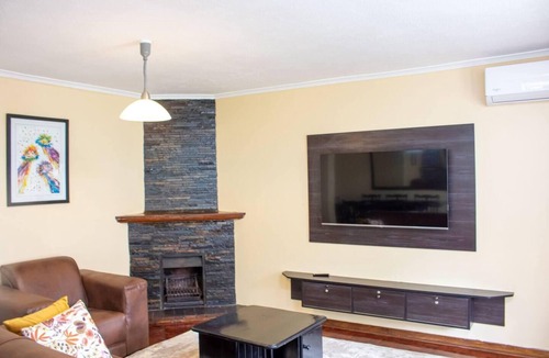 Target Area Apartment | Apartment - Sleeps 6 - Parking - Pet friendly