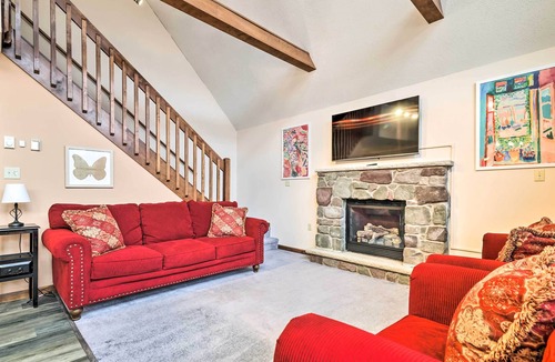 Pocono Lake Cabin | Arrowhead Lake Cabin w/ Hot Tub & Fire Pit!