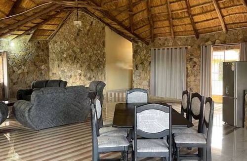 Juliasdale Cottage | Awesome 5-bedroom cottage in soothing Nyanga getaway
