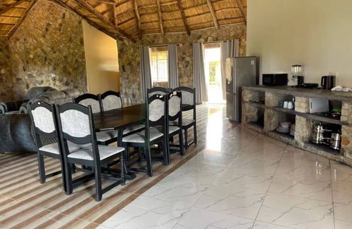 Juliasdale Cottage | Awesome 5-bedroom cottage in soothing Nyanga getaway