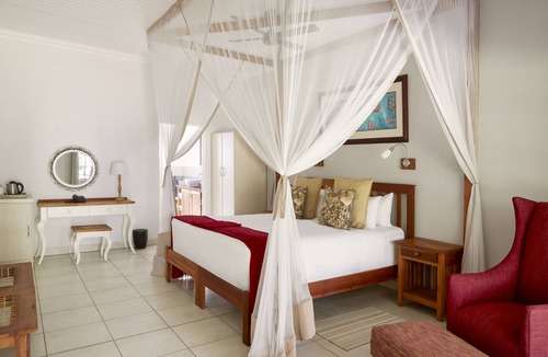 Victoria Falls Cabin | Batonka Guest Lodge
