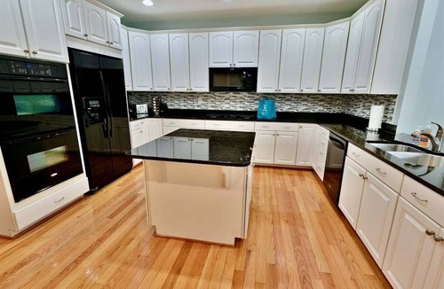 The Commons House | Bayside * 5BR Beautiful Large Bayside Resort House