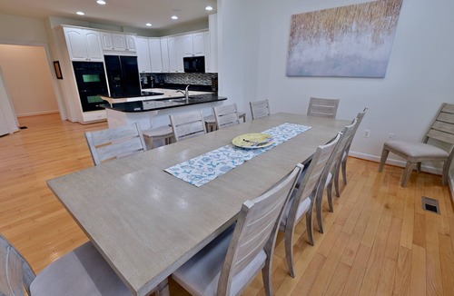 The Commons House | Bayside * 5BR Beautiful Large Bayside Resort House