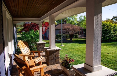 Benton Harbor House | Beach Cottage - Sauna - Hot tub - Fireplace - Wine