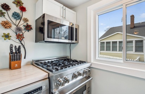 Bluffton House | Beach Cottage Steps from the water PROMOTION ADDED FOR July 15-17