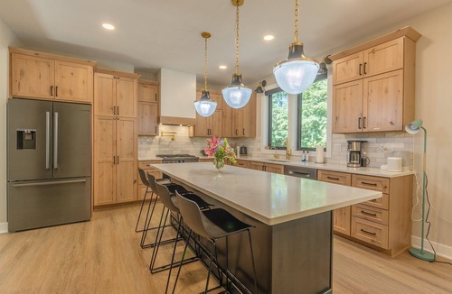 Fennville House | Beach Glass Retreat - Pickleball, Lake access 2 minute walk away, luxury home