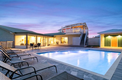 Gulf Pines House | BEACH MUSIC - PRIVATE POOL- PRIVATE GATED BEACH- 5 BEDROOMS SLEEPING 12 !!