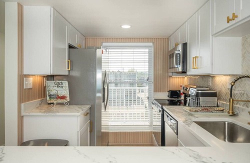 Northeast Virginia Beach Condo | Beachfront Condo/Pool/Surfing/Fishing