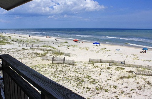 East End House | Beachfront~Pet Friendly~BeachGear~Pool Access~