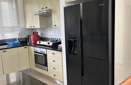 Lusaka Apartment | Beautiful 2-bedroom apartment with AC and a Swimming pool in Kingsland Lusaka