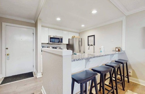Harbor Springs Condo | Beautiful 2B/2B Harbor Springs Condo Just 6 Mi to Lake Michigan!