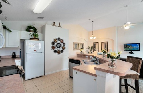 Highgate Park Villa | Beautiful 4 Bedroom 3 Bathroom pool and spa Villa In Secure Gated Community