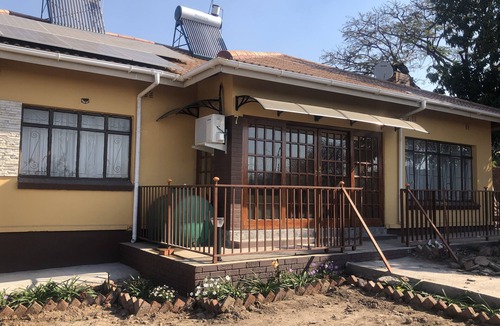Hwange House | Beautiful 4-Bedroomed House with a Jacuzzi