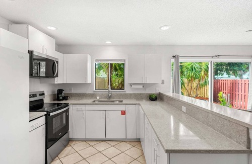 Tyler Gardens House | Beautiful Cape Canaveral Townhome | 3BR/2.5BA | 5 Min to Beach Access 🌺