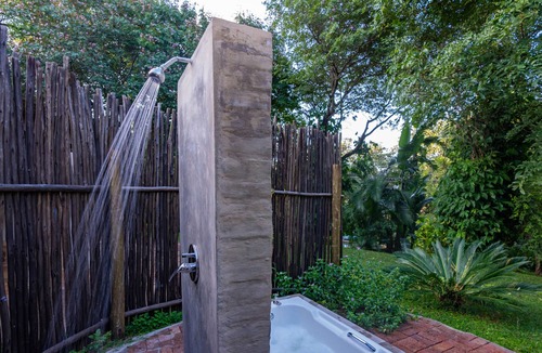 Victoria Falls Villa | Beautiful family home set in large lush gardens in the heart of Victoria Falls - 1999