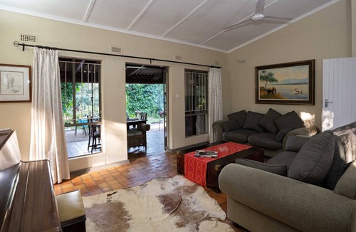 Victoria Falls Villa | Beautiful family home set in large lush gardens in the heart of Victoria Falls - 1999