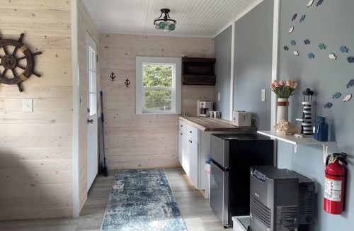 Diamond Ridge Cabin | Beautiful Glamping Dry Cabin in Homer