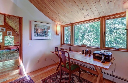 Warren Cabin | Beautiful lodge with furnished deck and views - near skiing