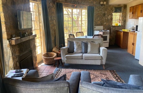 Juliasdale Apartment | Beautiful round shaped cottage - 2094