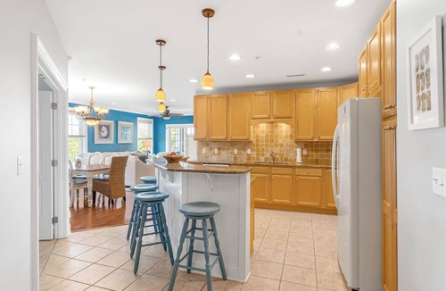 Sun Ridge Condo | Beautifully Decorated 4-Bedroom, 3-Bathroom Pet Friendly Condo with Elevator Access: Walk to all Freeman Stage, Pools, Fitness Center and More in the amenity-rich Bayside Resort and Golf Community.
