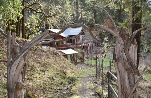 Oakridge Cabin | Best Location in Oakridge: Lake and Mountain Views