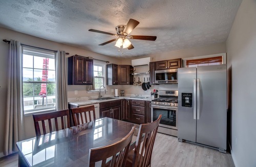 Luray Cottage | Best Views in Luray! Close to Everything!