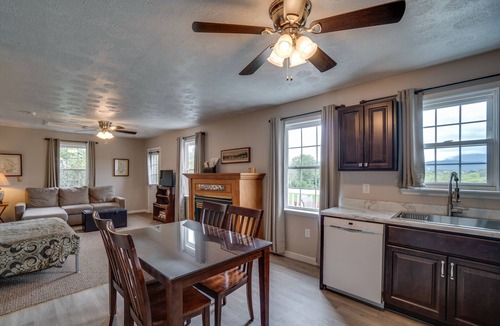 Luray Cottage | Best Views in Luray! Close to Everything!