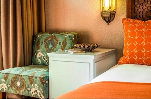Livingstone House | Better Choice for your Vacation! Outdoor Pool, Spa Center and Free Parking!