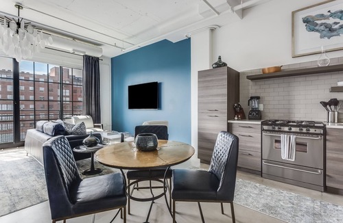Virginia Highland Apartment | Blue Lagoon Loft by Atlanta Luxury Rentals