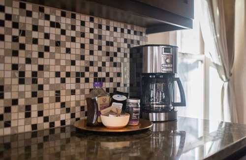 River West House | Bluebird Day - Harmon Park Bungalow, Charming 2BR perfect for getaways!