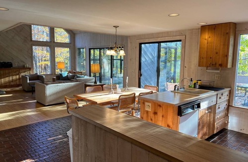 Stratton Mountain Cottage | Bluebird - Large cottage for all season getaway
