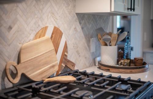 Glenn House | Brand New Modern Farmhouse - Gourmet Kitchen & Game Room