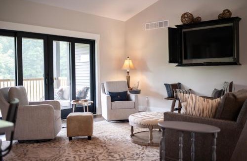 Glenn House | Brand New Modern Farmhouse - Gourmet Kitchen & Game Room