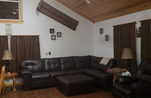 Great Valley House | "BRAND NEW" SNOW VALLEY CHALET 1 MILE FROM HOLIDAY VALLEY