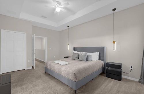 Bridgewater Crossing House | Brand New Themed Home With Lake View 11
