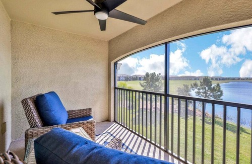 Lakewood Ranch Condo | Breathtaking 3 BR condo with lake views in Lakewood National Golf Club - Shades Of Summer